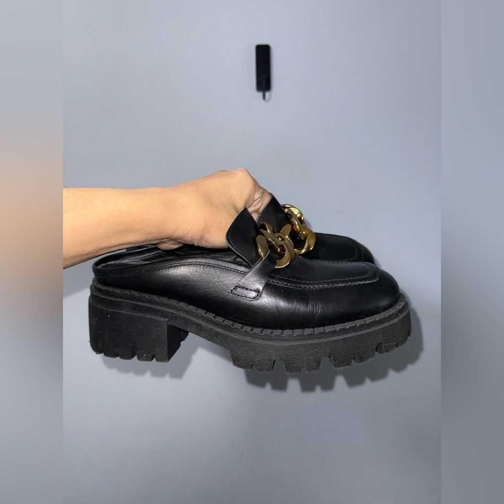 Free People Lyra Link Loafer Mules Women’s Black & Gold Chain size 38 (7.5) EUC